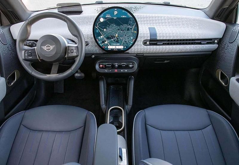 Gebraucht Mini Cooper Favoured 135 kW (184 PS) 2024 British racing green metallic Kleinwagen