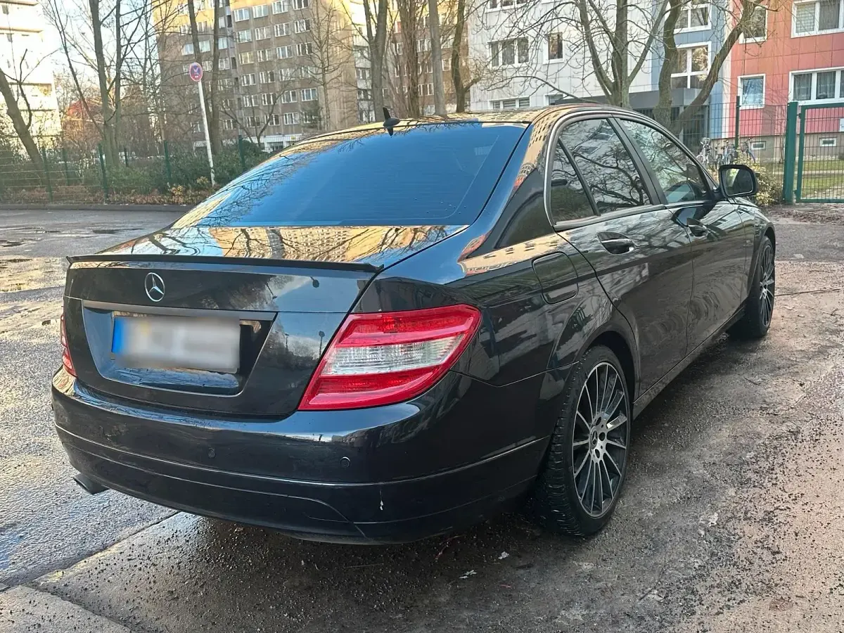 Second-hand Mercedes C200 AMG line 184 CP (135 kW) 2008 Negru Berlinǎ
