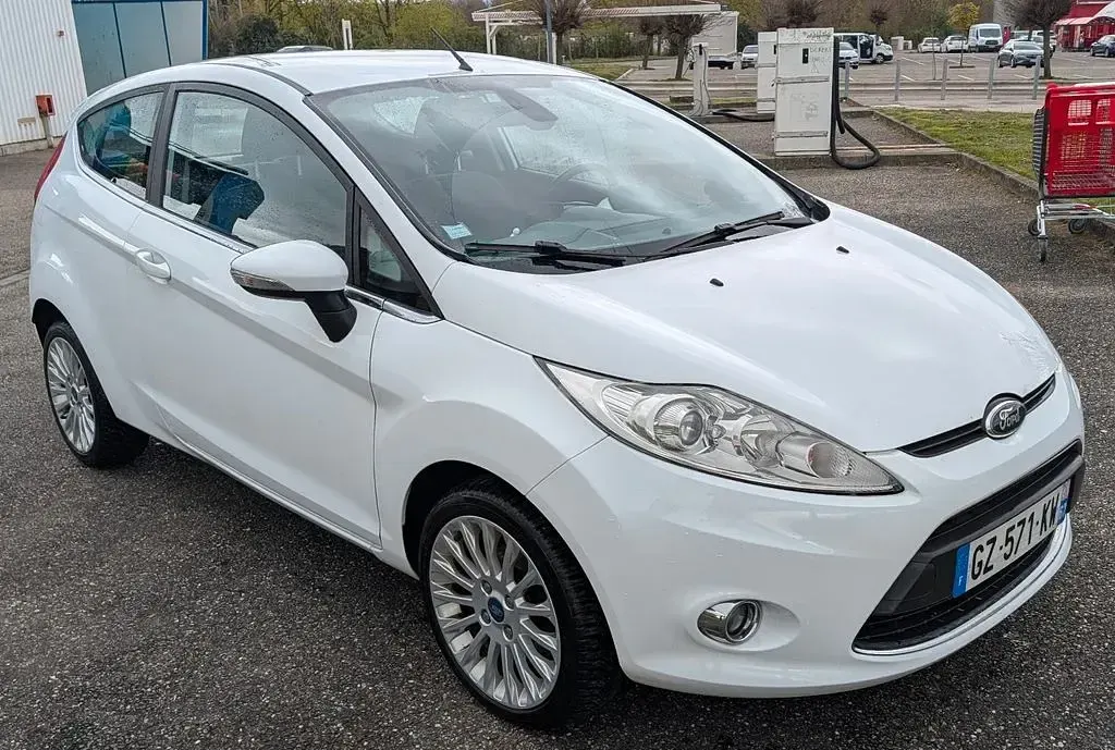 Gebraucht Ford Fiesta 95 PS (69 kW) 2011 Weiß Limousine