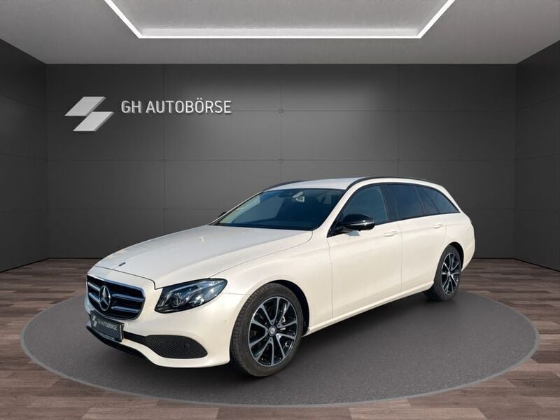 Manufaktur diamantweiss bright Gebraucht 2016 Mercedes E220 Kombi | 25.990 € (Fairer Preis) - Bild 1/4