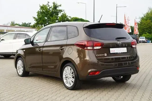 Gebraucht Kia Carens 135 PS (99 kW) 2019 Braun Van / Kleinbus