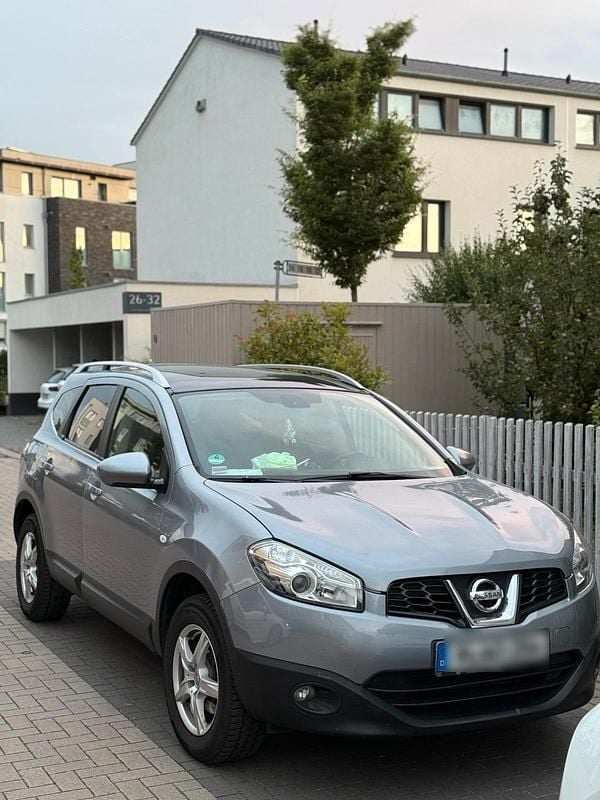 Grau Gebraucht 2011 Nissan Qashqai +2 SUV | 8.000 € (Fairer Preis) - Bild 1/4
