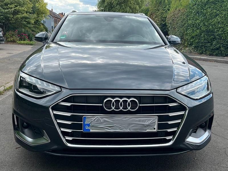 Grau Gebraucht 2020 Audi A4 S-Line Kombi | 25.700 € (Guter Preis) - Bild 1/4