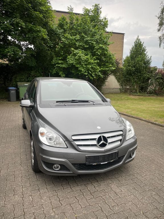 Grau Gebraucht 2009 Mercedes B170 Van / Kleinbus | 4.490 € (Fairer Preis) - Bild 1/4