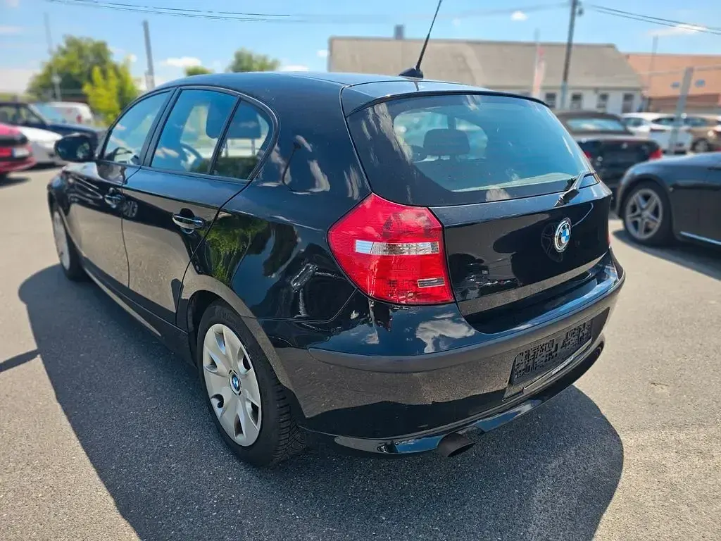Gebraucht BMW 116 122 PS (89 kW) 2010 Schwarz Kleinwagen