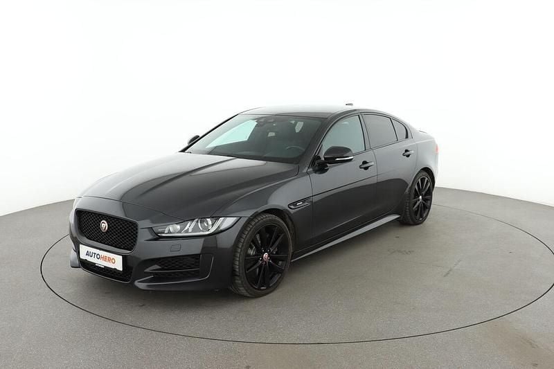 Schwarz Gebraucht 2016 Jaguar XE R-Sport Limousine | 20.680 € (Fairer Preis) - Bild 1/3
