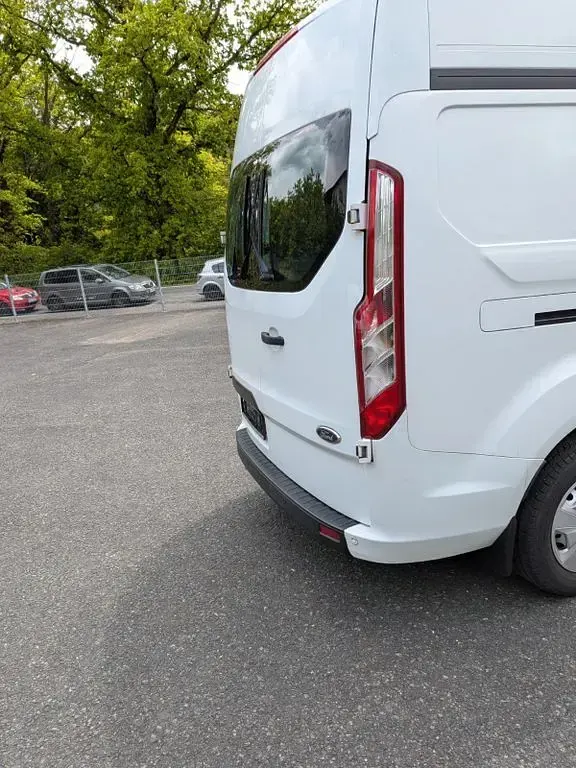 Gebraucht Ford Tourneo 131 PS (96 kW) 2020 Schwarz Van / Kleinbus