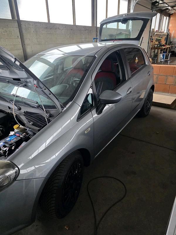 Gebraucht Fiat Punto 70 PS (51 kW) 2012 Silber Kleinwagen