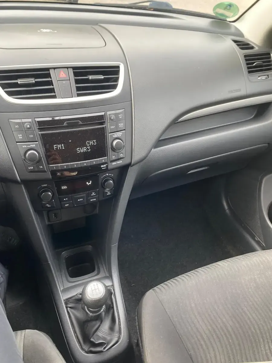 Gebraucht Suzuki Swift 80 PS (58 kW) 2012 Schwarz Kleinwagen