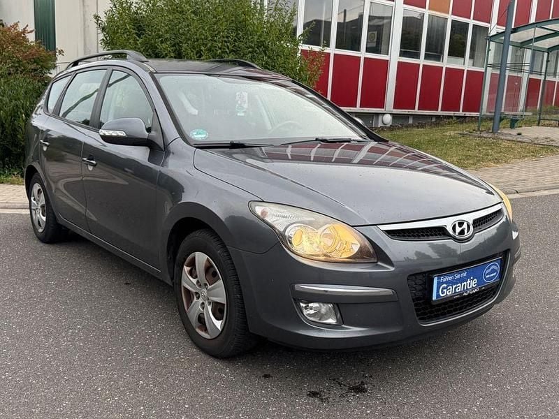 Grau Gebraucht 2010 Hyundai i30 Comfort Kombi | 4.750 € (Fairer Preis) - Bild 1/4