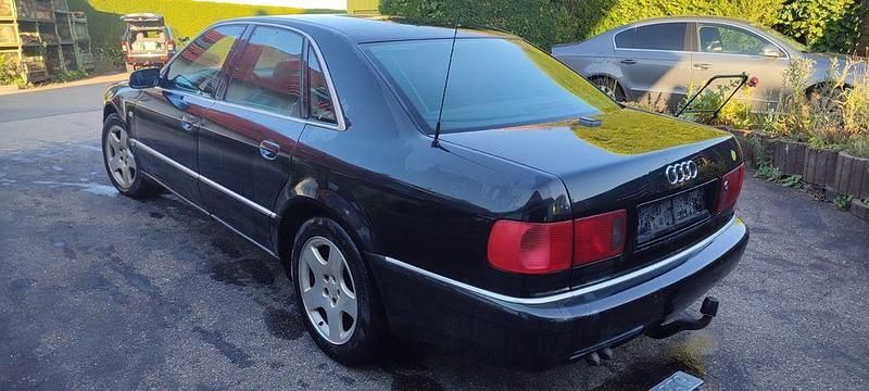 Schwarz Gebraucht 2000 Audi A8 Limousine | 4.900 € (Fairer Preis) - Bild 1/4