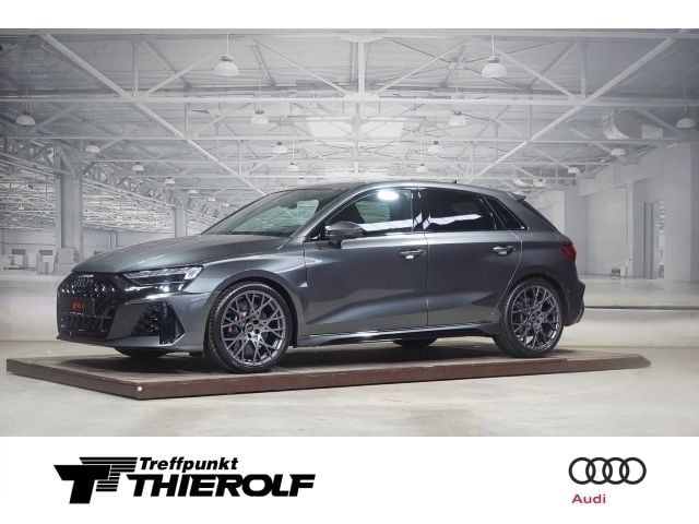 Daytonagrau perleffekt Gebraucht 2025 Audi RS3 Sportback Sport Kleinwagen | 65.980 € (Superpreis) - Bild 1/4