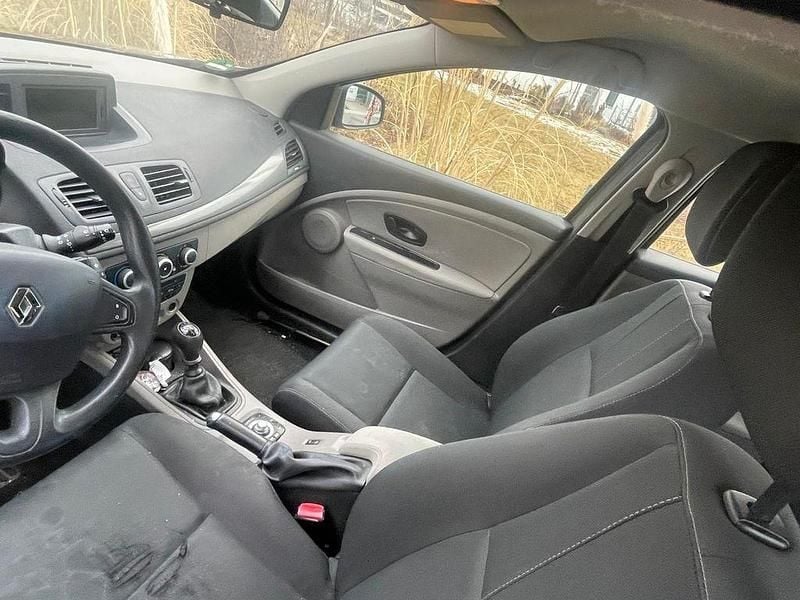 Gebraucht Renault Mégane III Dynamique 110 PS (80 kW) 2012 Grau Limousine