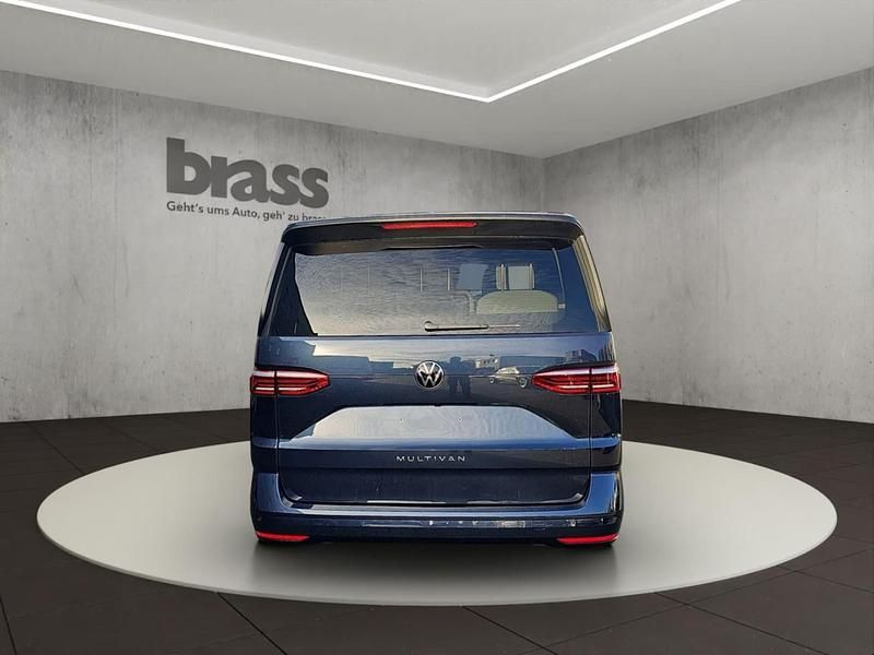 Gebraucht VW Multivan Life 150 PS (110 kW) 2025 Starlight blue metallic Van / Kleinbus