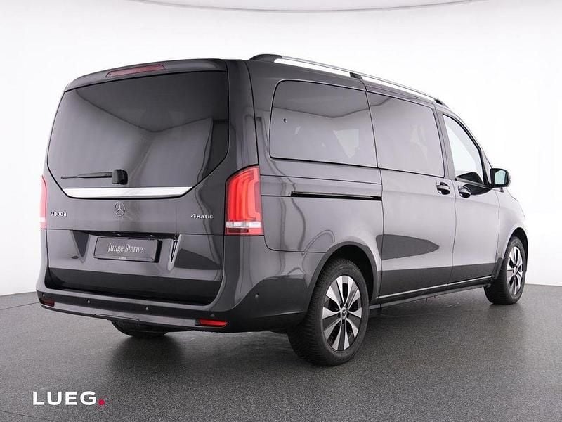 Gebraucht Mercedes V300 237 PS (174 kW) 2024 Graphitgrau metallic Van / Kleinbus