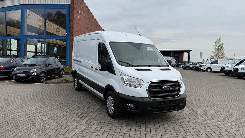 Gebraucht Ford Transit Trend 131 PS (96 kW) 2022 Weiß Van / Kleinbus