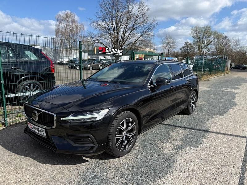 Gebraucht Volvo V60 Core 197 PS (144 kW) 2023 Schwarz Kombi