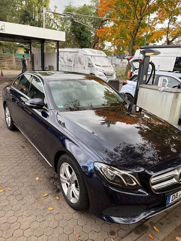 Blau Gebraucht 2017 Mercedes E220 Avantgarde Limousine | 22.000 € (Superpreis) - Bild 1/4