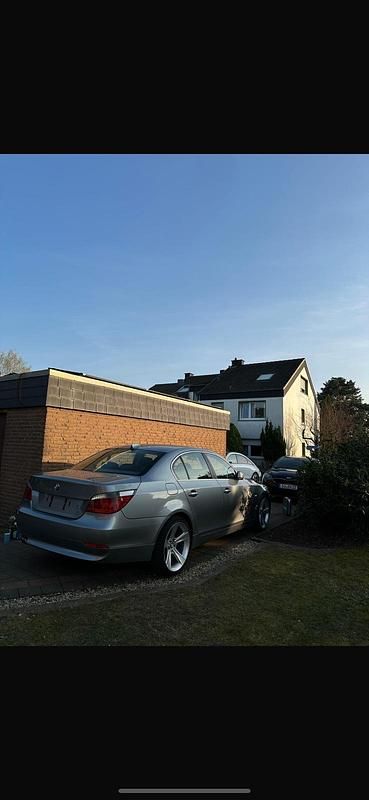 Silber Gebraucht 2006 BMW 523 Limousine | 5.699 € (Fairer Preis) - Bild 1/4