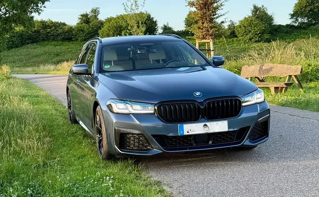 Gebraucht BMW 530 M Sport 245 PS (180 kW) 2022 Blau Limousine