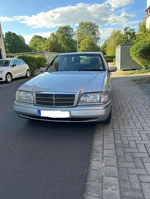 Silber Gebraucht 1996 Mercedes C180 Elegance Limousine | 1.950 € (Guter Preis) - Bild 1/4