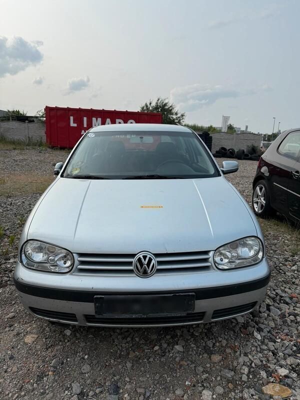 Silber Gebraucht 2000 VW Golf IV Kleinwagen | 600 € (Etwas zu teuer) - Bild 1/4