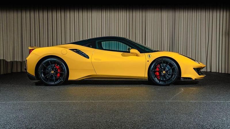 Second-hand Ferrari 488 721 CP (530 kW) 2020 Galben
