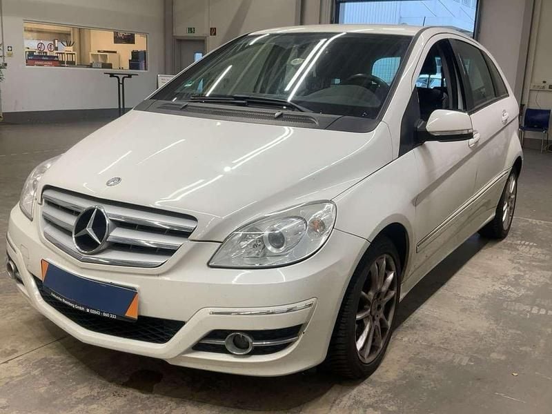 Weiß Gebraucht 2009 Mercedes B150 Sport Van / Kleinbus | 6.900 € (Fairer Preis) - Bild 1/1