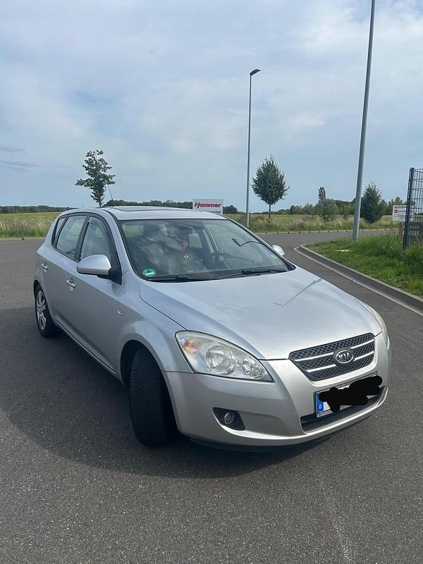 Silber Gebraucht 2007 Kia Ceed Limousine | 2.500 € (Etwas zu teuer) - Bild 1/4