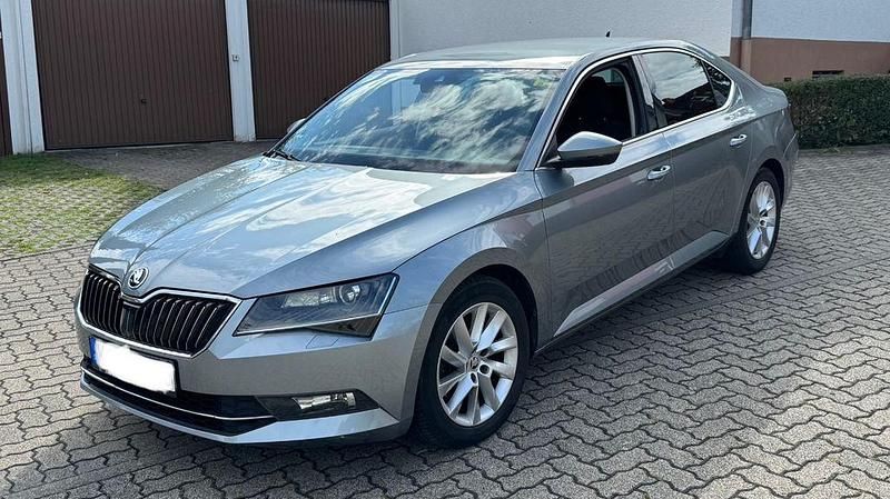 Grau Gebraucht 2016 Skoda Superb Style Limousine | 14.500 € (Fairer Preis) - Bild 1/4