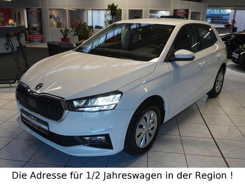 Candyweiß Gebraucht 2024 Skoda Fabia Selection Kleinwagen | 18.990 € (Fairer Preis) - Bild 1/4