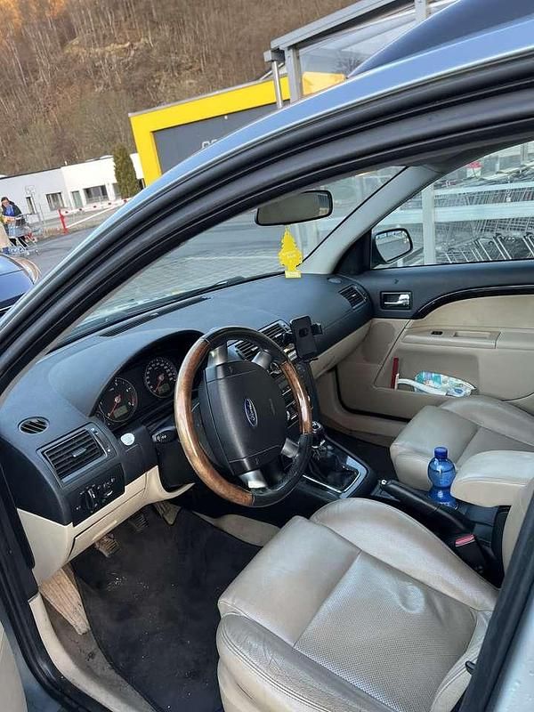 Gebraucht Ford Mondeo Trend 155 PS (114 kW) 2006 Silber Kombi