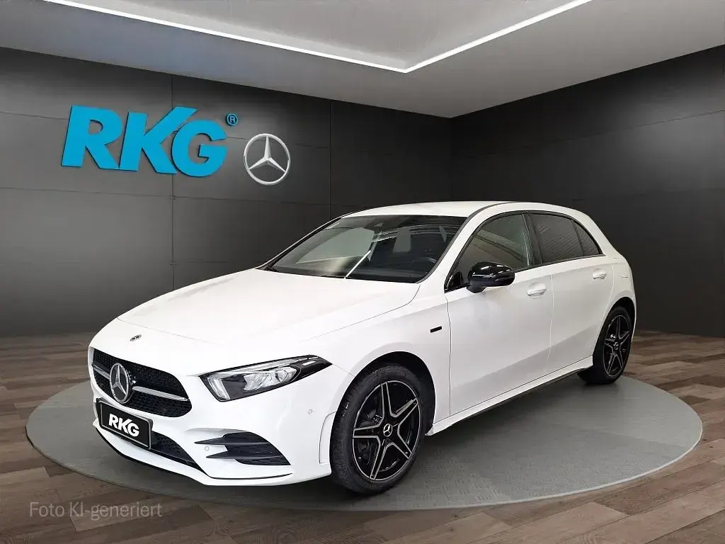Gebraucht Mercedes A250 AMG 218 PS (160 kW) 2021 Weiß Limousine