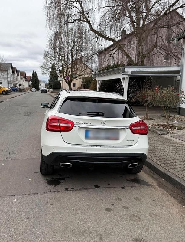 Gebraucht Mercedes GLA220 170 PS (125 kW) 2014 Weiß SUV