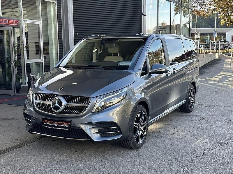 Grau Gebraucht 2024 Mercedes V300 AMG line Van / Kleinbus | 71.989 € (Superpreis) - Bild 1/4