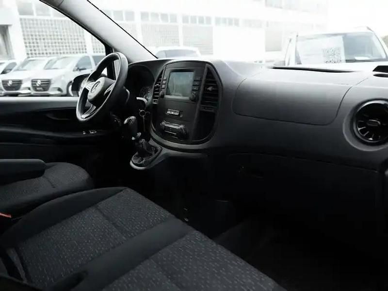 Gebraucht Mercedes Vito 163 PS (119 kW) 2021 Obsidianschwarz metallic Van