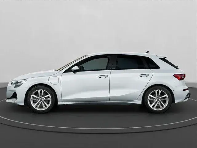 Gebraucht Audi A3 Advanced Plus 204 PS (150 kW) 2025 Gletscherweiss Limousine
