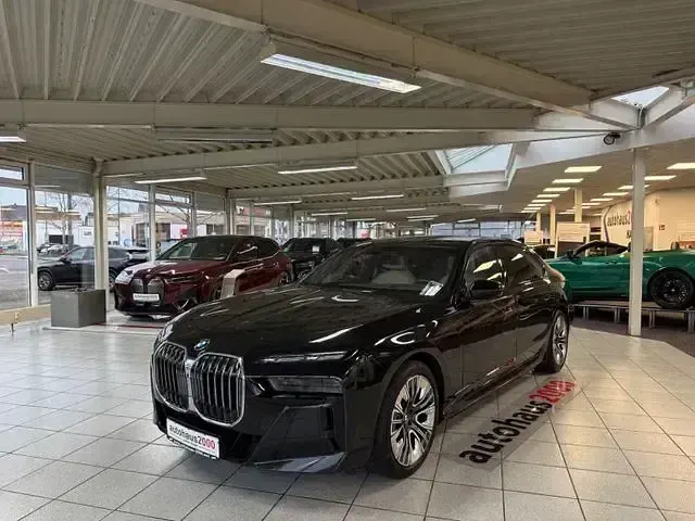 Gebraucht BMW 750e Executive 489 PS (359 kW) 2024 Schwarz Limousine