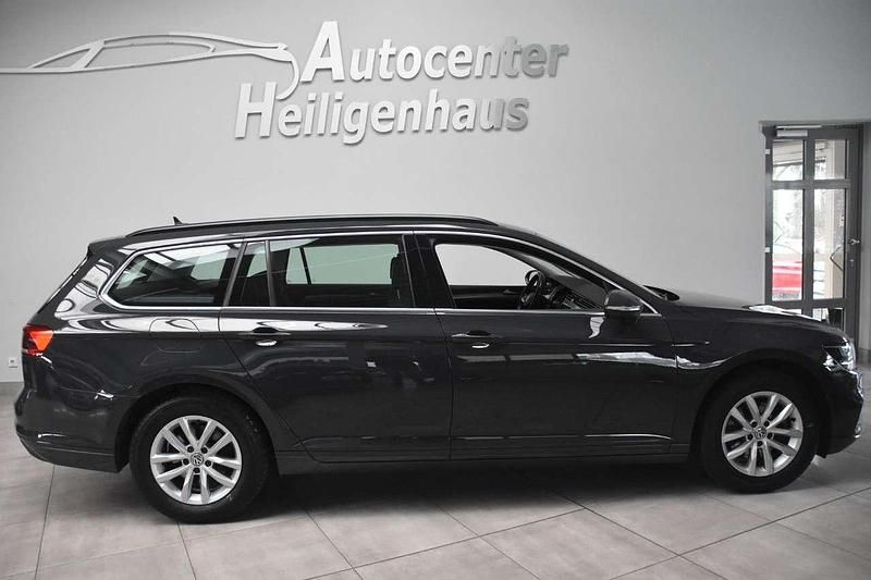 Gebraucht VW Passat 150 PS (110 kW) 2020 Grau Kombi