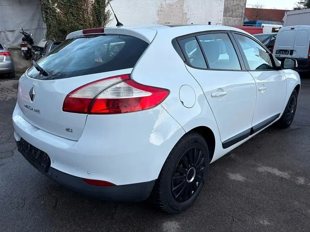 Gebraucht Renault Mégane III Expression 106 PS (77 kW) 2009 Weiß Limousine
