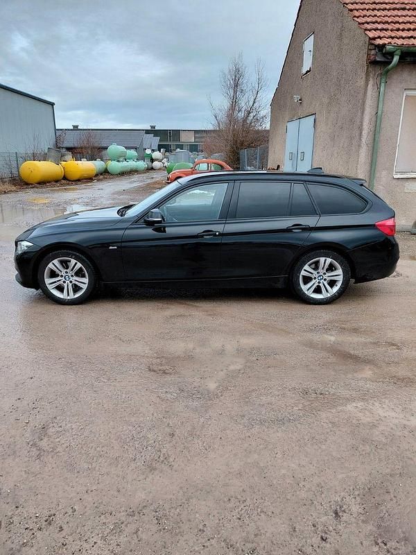 Gebraucht BMW 320 Sport Line 190 PS (139 kW) 2015 Schwarz Kombi