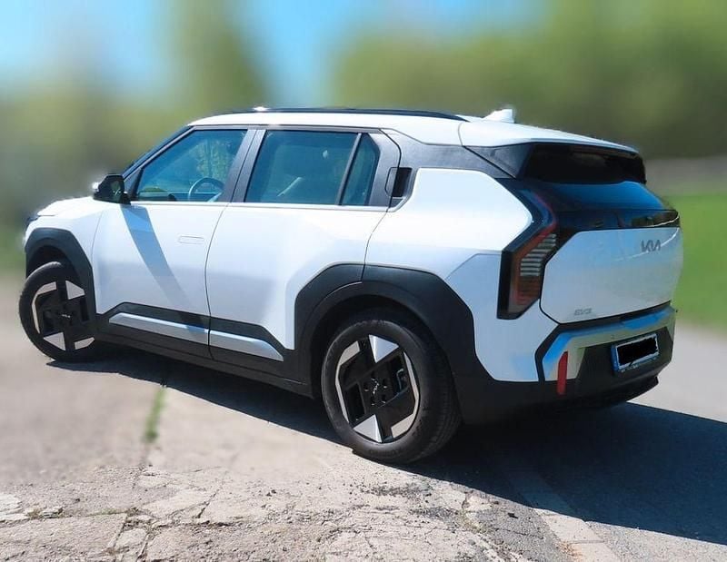 Second-hand Kia EV3 Air 150 kW (204 CP) 2025 Alb SUV