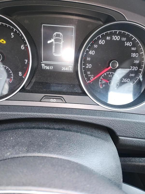 Weiß Gebraucht 2016 VW Golf VII Kleinwagen | 6.700 € (Guter Preis) - Bild 1/4