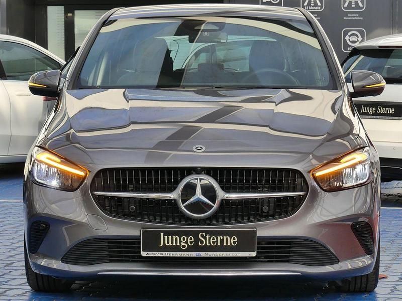 Gebraucht Mercedes B180 Progressive 136 PS (100 kW) 2024 Grau Van / Kleinbus