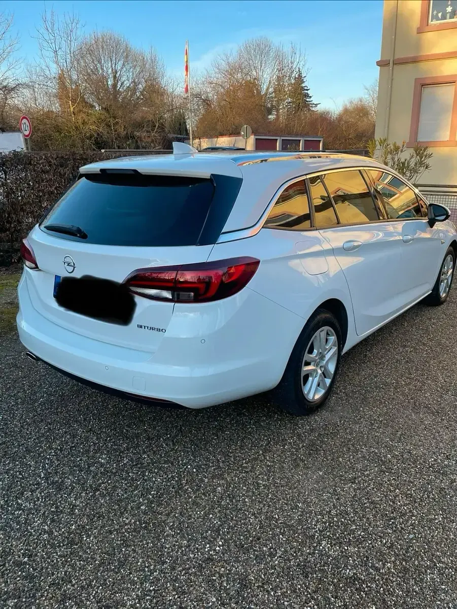 Używany Opel Astra Dynamic 160 KM (117 kW) 2017 Biały Kombi