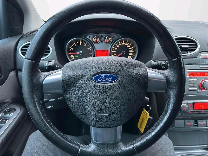 Gebraucht Ford Focus 145 PS (106 kW) 2009 Blau Limousine