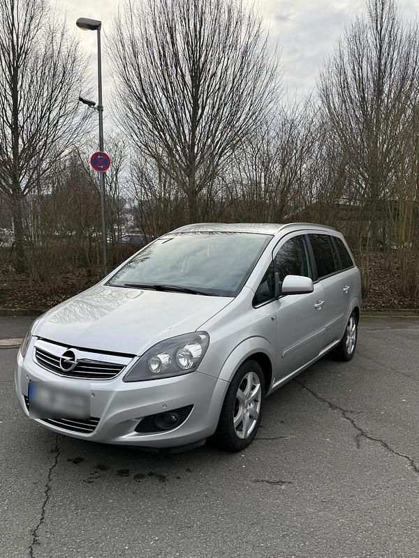 Silber Gebraucht 2011 Opel Zafira Van / Kleinbus | 3.950 € - Bild 1/4