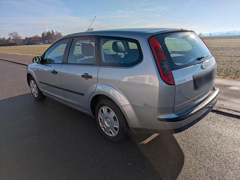 Gebraucht Ford Focus Trend 101 PS (74 kW) 2005 Silber Kombi