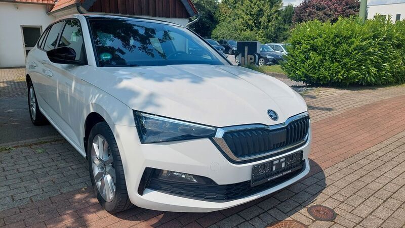 Weiß Gebraucht 2019 Skoda Scala Kleinwagen | 15.999 € (Fairer Preis) - Bild 1/4