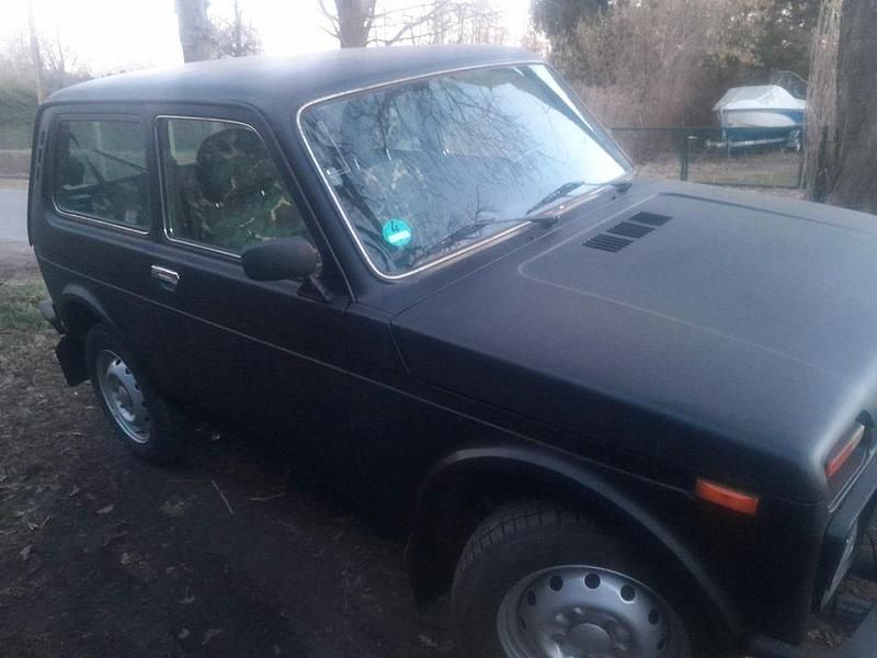 Second-hand Lada niva 82 CP (60 kW) 2006 Negru SUV